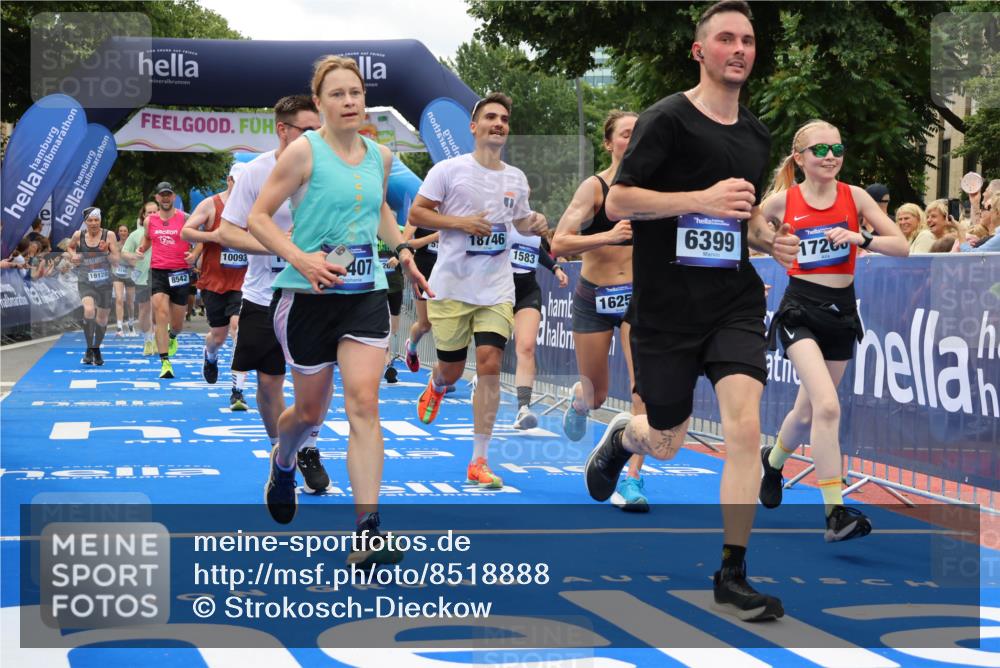 29.06.2025 - hella hamburg halbmarathon Strokosch-Dieckow http://msf.ph/oto/8518888 29.06.2025 10:56:29 Ziel 1583, 2083, 3048, 3413, 5721, 5744, 6399, 7037, 7742, 8311, 8542, 8652, 8863, 9562, 9622, 10093, 10665, 12509, 13863, 15145, 15407, 15818, 16257, 16261, 17268, 17734, 18746, 18835, 19120 meine-sportfotos.de