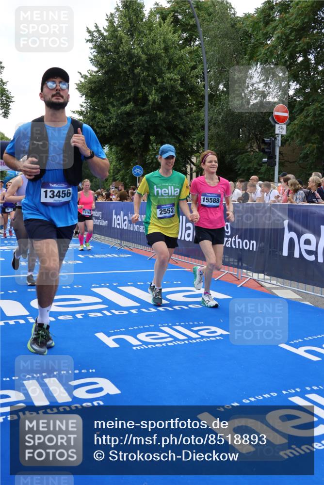 29.06.2025 - hella hamburg halbmarathon Strokosch-Dieckow http://msf.ph/oto/8518893 29.06.2025 11:46:04 Ziel 1230, 2113, 2552, 2974, 2976, 3242, 3808, 6124, 6161, 6200, 7108, 7585, 8615, 8674, 8811, 10001, 11244, 13442, 13456, 13773, 14130, 15380, 15551, 15588, 15732, 15762, 15833, 16632, 16837, 16953, 18482, 19168 meine-sportfotos.de