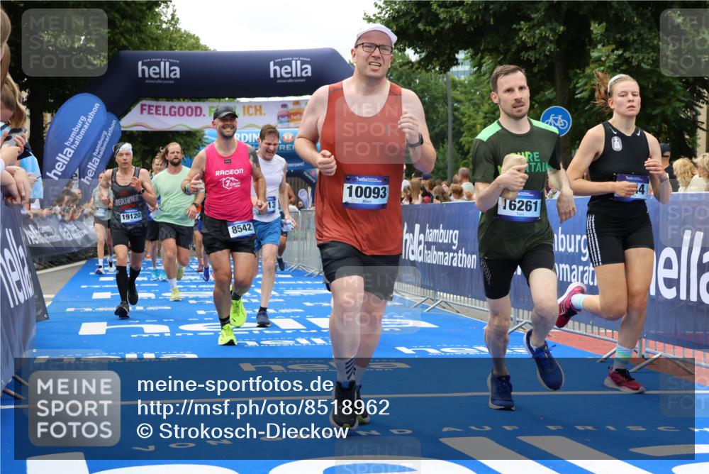 29.06.2025 - hella hamburg halbmarathon Strokosch-Dieckow http://msf.ph/oto/8518962 29.06.2025 10:56:31 Ziel 1583, 2083, 3413, 5721, 5744, 6399, 6416, 6759, 7037, 7742, 8311, 8542, 8652, 8744, 8863, 9562, 10093, 10665, 12509, 13863, 15145, 15407, 15818, 16257, 16261, 17259, 17268, 17734, 18340, 18746, 18835, 18899, 19120 meine-sportfotos.de