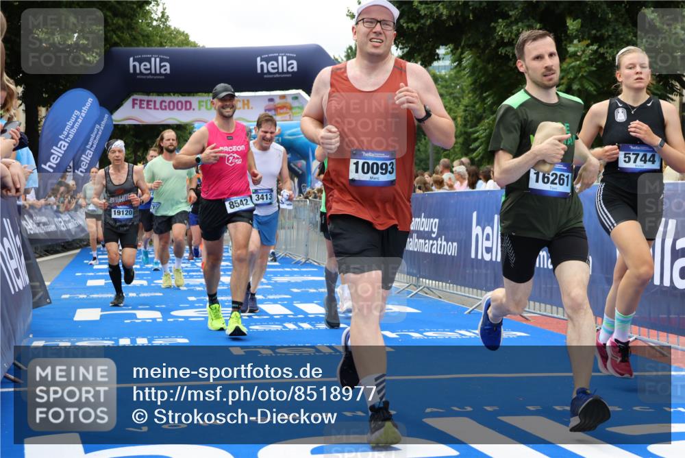 29.06.2025 - hella hamburg halbmarathon Strokosch-Dieckow http://msf.ph/oto/8518977 29.06.2025 10:56:32 Ziel 1583, 2083, 3413, 4152, 5721, 5744, 6399, 6416, 6759, 7037, 8311, 8542, 8652, 8744, 8863, 9562, 10093, 10665, 11083, 12509, 13863, 15145, 15407, 16257, 16261, 17259, 17268, 17734, 18340, 18746, 18835, 18899, 19120 meine-sportfotos.de