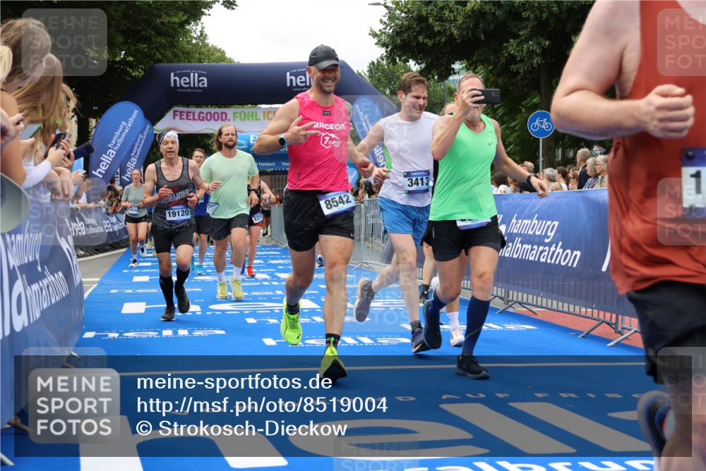 29.06.2025 - hella hamburg halbmarathon Strokosch-Dieckow http://msf.ph/oto/8519004 29.06.2025 10:56:32 Ziel 1583, 2083, 3413, 4152, 5721, 5744, 6399, 6416, 6759, 7037, 8311, 8542, 8652, 8744, 8863, 9562, 10093, 10665, 11083, 12509, 13863, 15145, 15407, 16257, 16261, 17259, 17268, 17734, 18340, 18746, 18835, 18899, 19120 meine-sportfotos.de