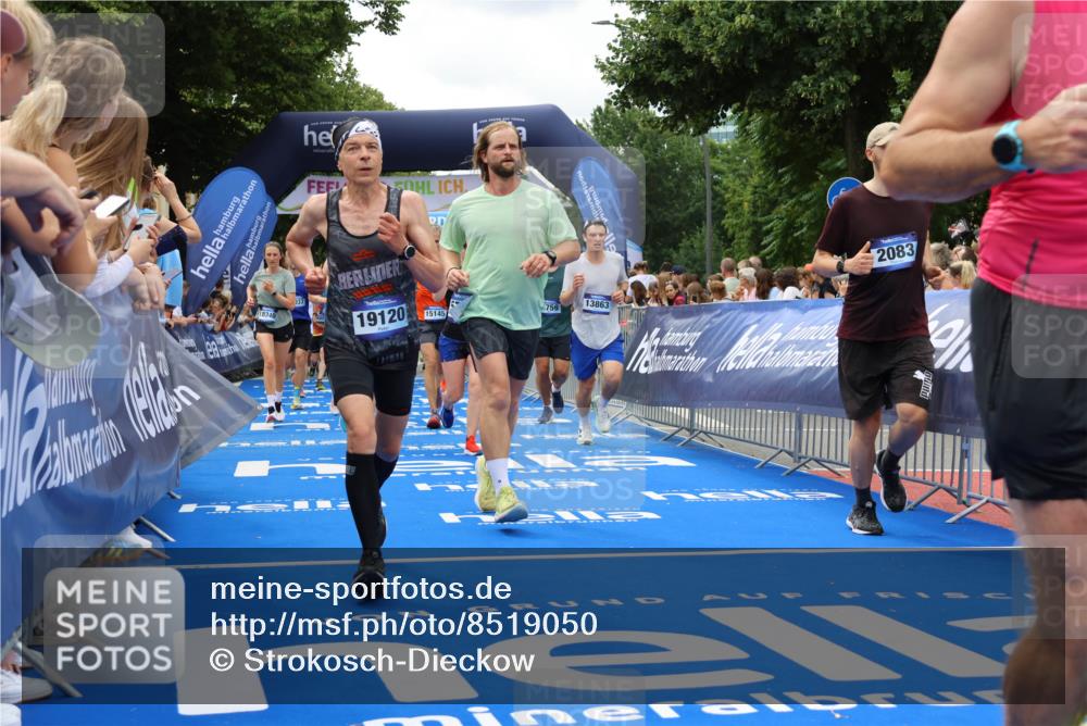 29.06.2025 - hella hamburg halbmarathon Strokosch-Dieckow http://msf.ph/oto/8519050 29.06.2025 10:56:34 Ziel 1583, 2083, 3413, 4152, 5721, 5744, 6399, 6416, 6759, 7037, 7646, 8311, 8542, 8652, 8744, 9488, 9562, 10093, 11083, 11870, 12509, 13863, 15145, 15407, 16257, 16261, 17259, 17268, 17734, 18340, 18746, 18835, 18899, 19120 meine-sportfotos.de