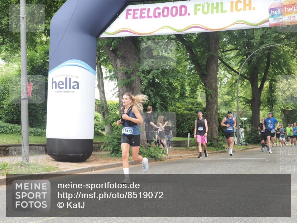 29.06.2025 - hella hamburg halbmarathon KatJ http://msf.ph/oto/8519072 29.06.2025 10:58:43 Zwischen KM18-KM19 3939, 6742, 7302, 7873, 8051 meine-sportfotos.de