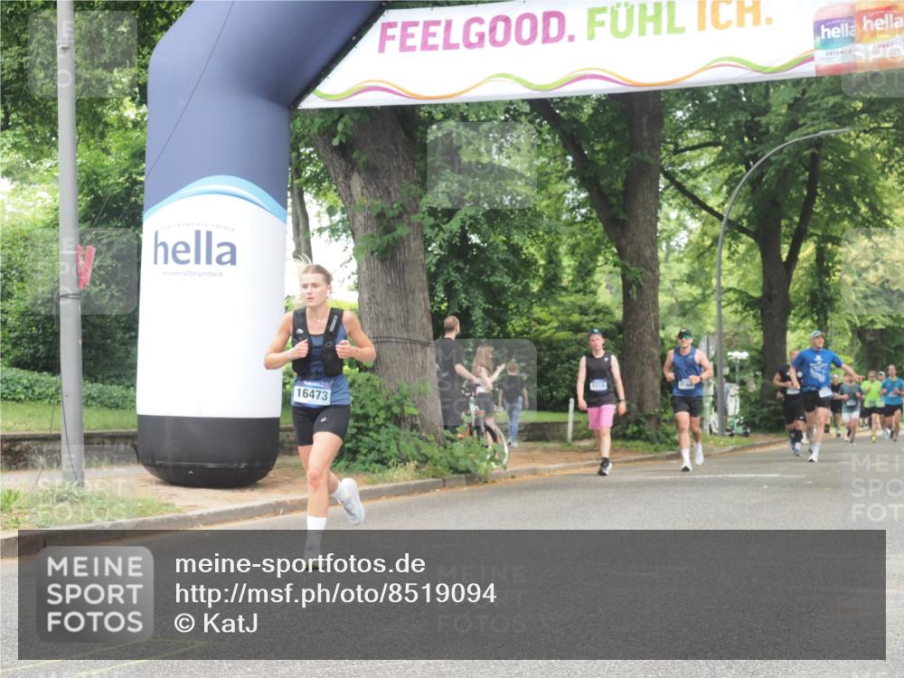 29.06.2025 - hella hamburg halbmarathon KatJ http://msf.ph/oto/8519094 29.06.2025 10:58:44 Zwischen KM18-KM19 3939, 6742, 7302 meine-sportfotos.de
