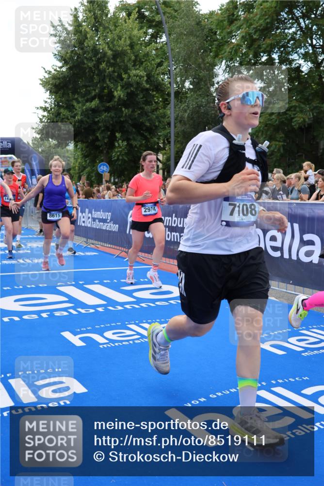 29.06.2025 - hella hamburg halbmarathon Strokosch-Dieckow http://msf.ph/oto/8519111 29.06.2025 11:46:07 Ziel 1230, 2113, 2552, 2858, 2974, 3242, 3808, 6124, 6161, 7108, 7585, 8615, 8811, 10322, 13442, 13456, 13773, 14130, 15380, 15551, 15588, 15732, 15762, 15833, 15876, 16837, 16953, 18482, 19168 meine-sportfotos.de