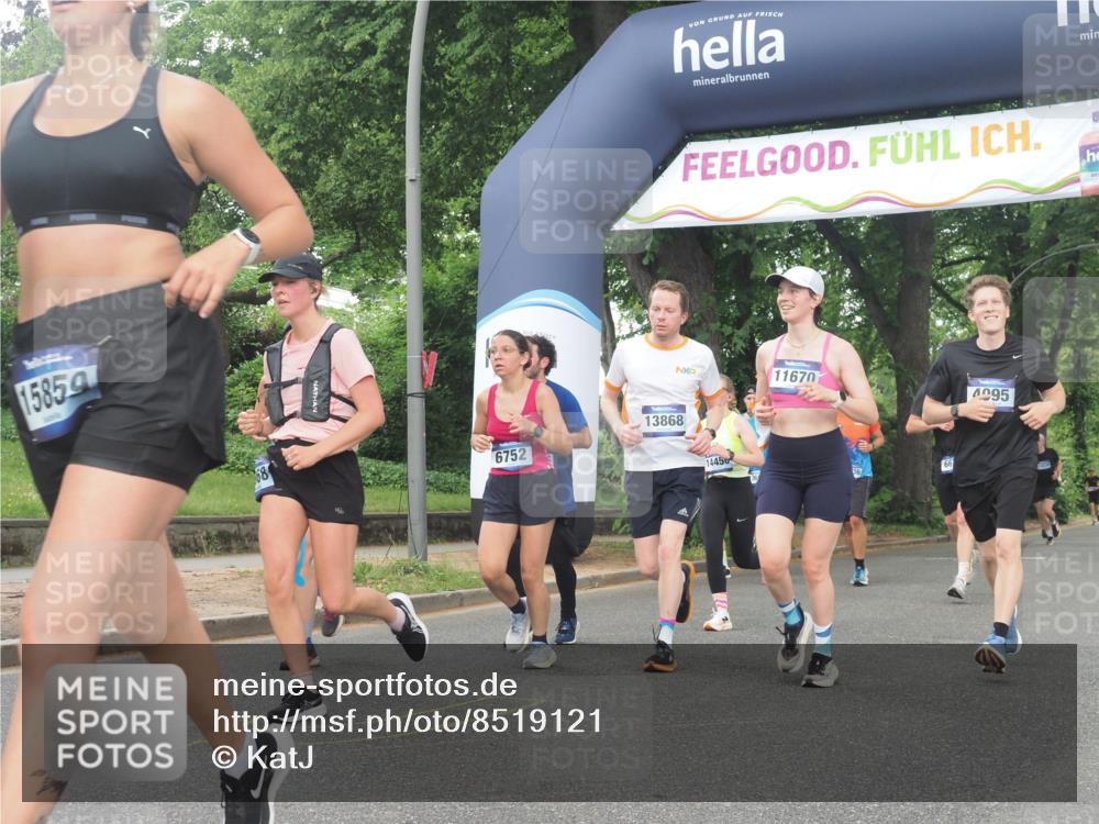 29.06.2025 - hella hamburg halbmarathon KatJ http://msf.ph/oto/8519121 29.06.2025 10:48:56 Zwischen KM18-KM19 1674, 4095, 6674, 6752, 8045, 8478 meine-sportfotos.de