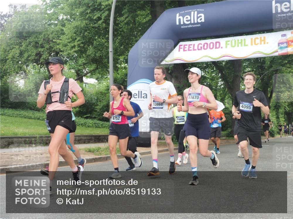 29.06.2025 - hella hamburg halbmarathon KatJ http://msf.ph/oto/8519133 29.06.2025 10:48:57 Zwischen KM18-KM19 1674, 4095, 6674, 6752, 8045, 8478 meine-sportfotos.de