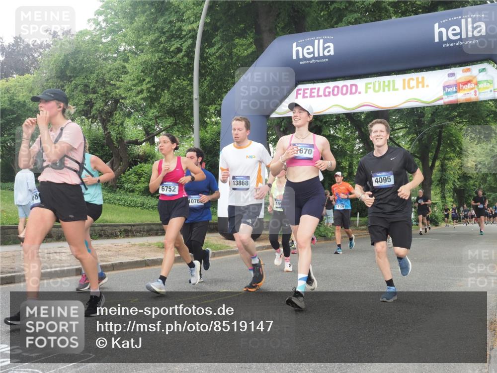 29.06.2025 - hella hamburg halbmarathon KatJ http://msf.ph/oto/8519147 29.06.2025 10:48:57 Zwischen KM18-KM19 1674, 4095, 6674, 6752, 8045, 8478 meine-sportfotos.de