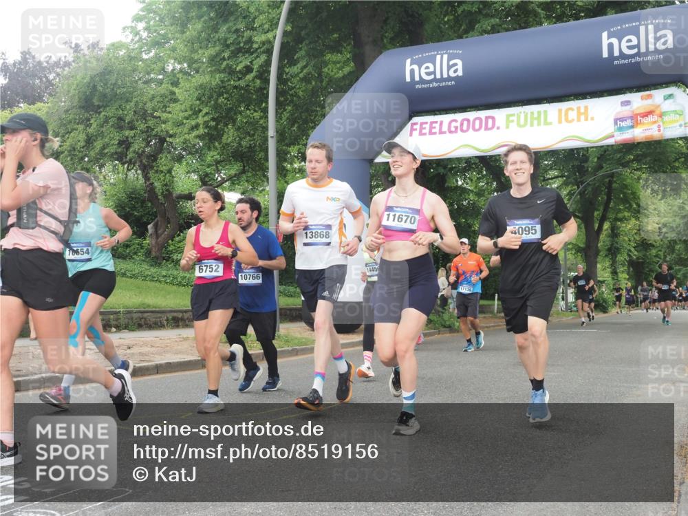 29.06.2025 - hella hamburg halbmarathon KatJ http://msf.ph/oto/8519156 29.06.2025 10:48:57 Zwischen KM18-KM19 1674, 4095, 6674, 6752, 8045, 8478 meine-sportfotos.de