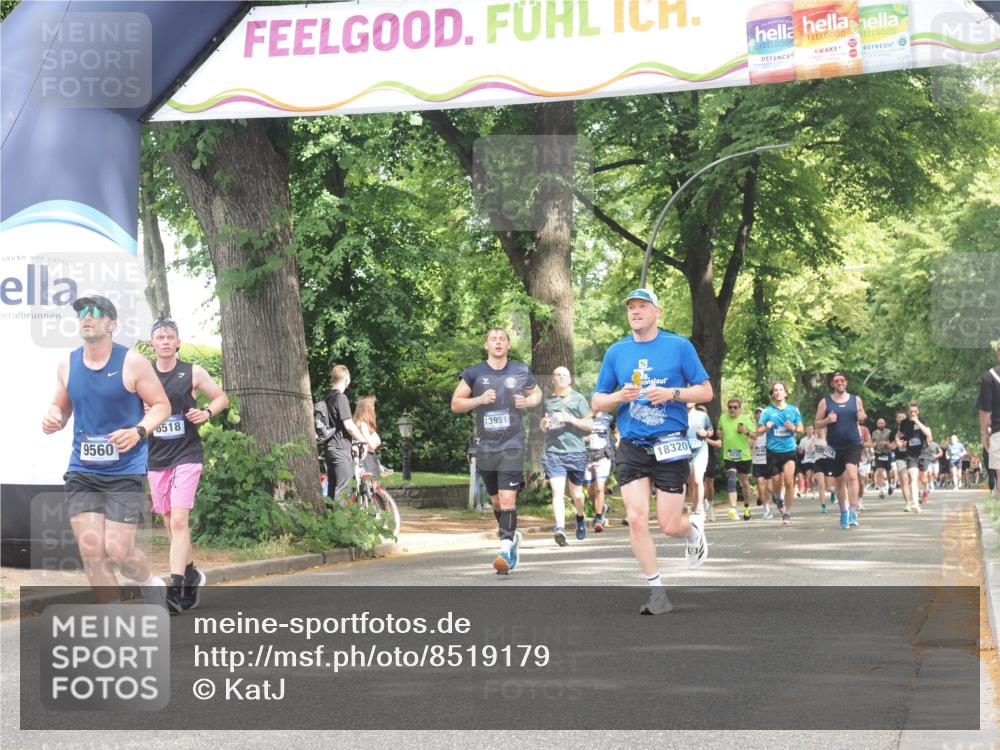 29.06.2025 - hella hamburg halbmarathon KatJ http://msf.ph/oto/8519179 29.06.2025 10:58:49 Zwischen KM18-KM19 6518 meine-sportfotos.de