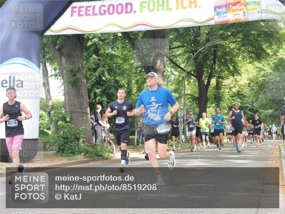 29.06.2025 - hella hamburg halbmarathon KatJ http://msf.ph/oto/8519208 29.06.2025 10:58:49 Zwischen KM18-KM19 6518 meine-sportfotos.de