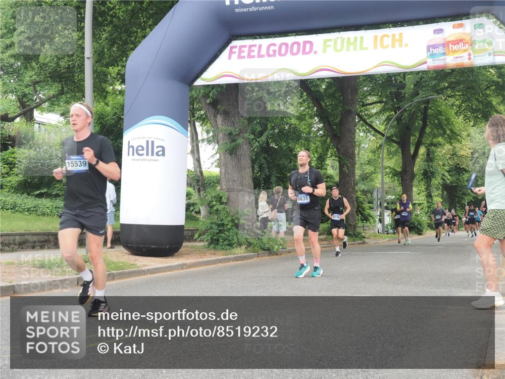 29.06.2025 - hella hamburg halbmarathon KatJ http://msf.ph/oto/8519232 29.06.2025 10:49:03 Zwischen KM18-KM19 4095, 6631, 6674 meine-sportfotos.de