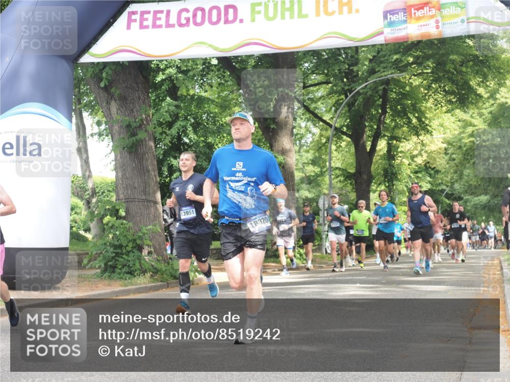 29.06.2025 - hella hamburg halbmarathon KatJ http://msf.ph/oto/8519242 29.06.2025 10:58:50 Zwischen KM18-KM19 6518 meine-sportfotos.de