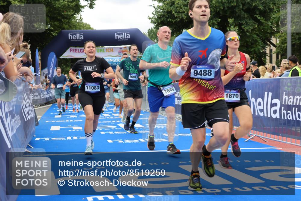29.06.2025 - hella hamburg halbmarathon Strokosch-Dieckow http://msf.ph/oto/8519259 29.06.2025 10:56:40 Ziel 2083, 2378, 3836, 4152, 5721, 6416, 6759, 7037, 7646, 8311, 8744, 8825, 8996, 9488, 9562, 11083, 11870, 12509, 13863, 14369, 14461, 15134, 15145, 15431, 15712, 16043, 16121, 17133, 17259, 18340, 18634, 18899, 19120 meine-sportfotos.de