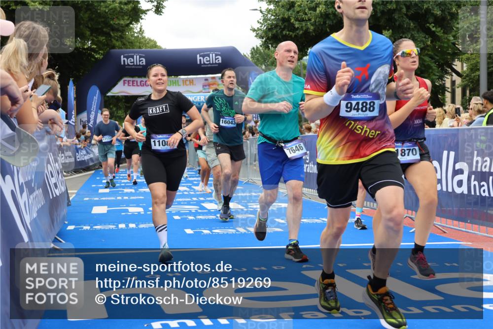 29.06.2025 - hella hamburg halbmarathon Strokosch-Dieckow http://msf.ph/oto/8519269 29.06.2025 10:56:40 Ziel 2083, 2378, 3836, 4152, 5721, 6416, 6759, 7037, 7646, 8311, 8744, 8825, 8996, 9488, 9562, 11083, 11870, 12509, 13863, 14369, 14461, 15134, 15145, 15431, 15712, 16043, 16121, 17133, 17259, 18340, 18634, 18899, 19120 meine-sportfotos.de