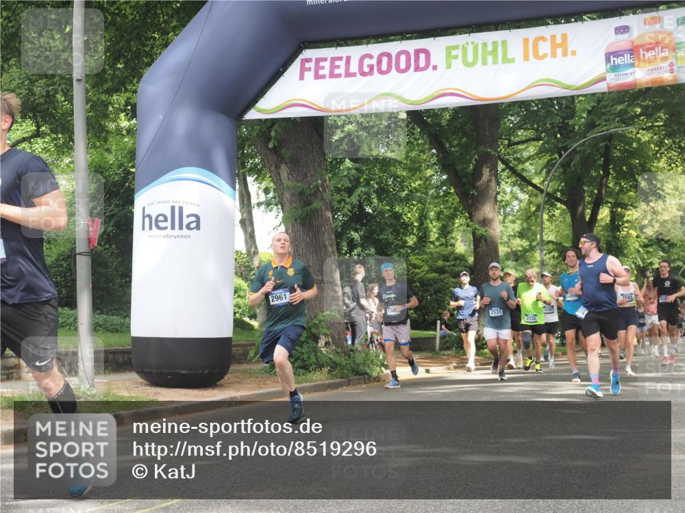 29.06.2025 - hella hamburg halbmarathon KatJ http://msf.ph/oto/8519296 29.06.2025 10:58:52 Zwischen KM18-KM19 2961, 6518, 8274 meine-sportfotos.de