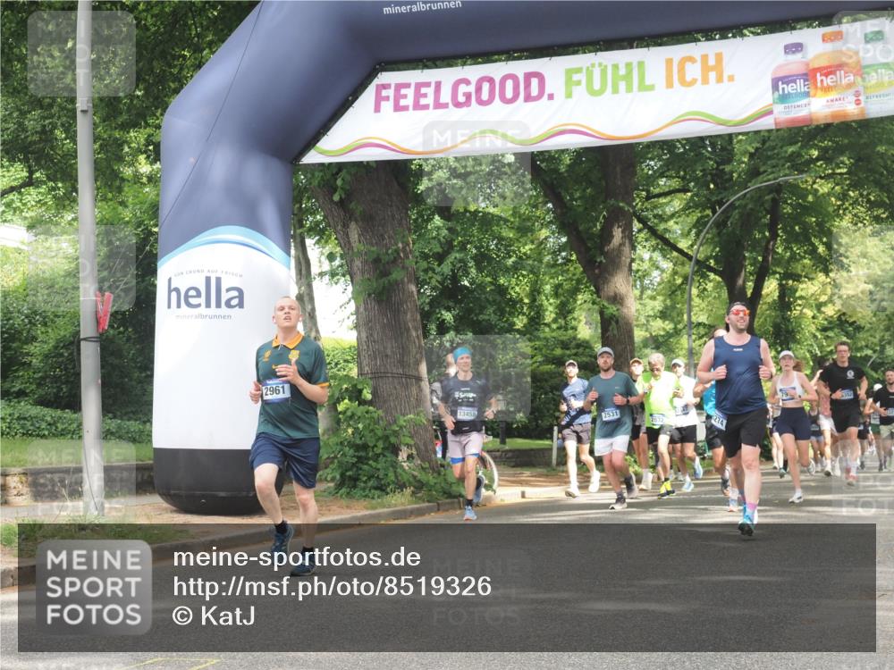 29.06.2025 - hella hamburg halbmarathon KatJ http://msf.ph/oto/8519326 29.06.2025 10:58:52 Zwischen KM18-KM19 2961, 6518, 8274 meine-sportfotos.de