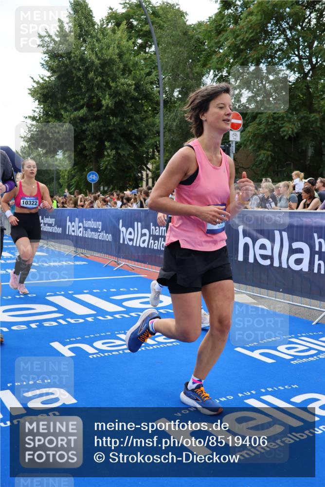 29.06.2025 - hella hamburg halbmarathon Strokosch-Dieckow http://msf.ph/oto/8519406 29.06.2025 11:46:14 Ziel 1075, 1230, 2109, 2537, 2805, 2858, 3808, 7108, 7240, 7513, 7872, 8615, 10123, 10230, 10322, 11175, 11816, 11817, 13442, 13903, 14043, 14130, 15380, 15833, 15876, 16953, 16974, 17541, 19087, 19168 meine-sportfotos.de