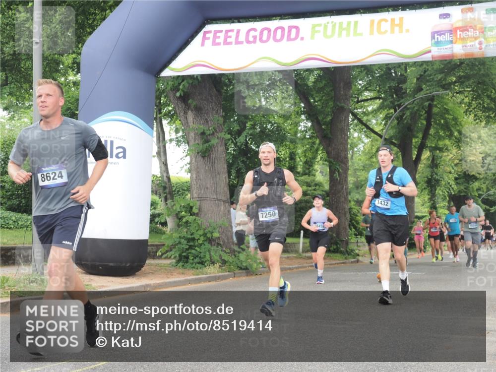 29.06.2025 - hella hamburg halbmarathon KatJ http://msf.ph/oto/8519414 29.06.2025 10:49:13 Zwischen KM18-KM19 1432, 5763, 7250, 8624 meine-sportfotos.de
