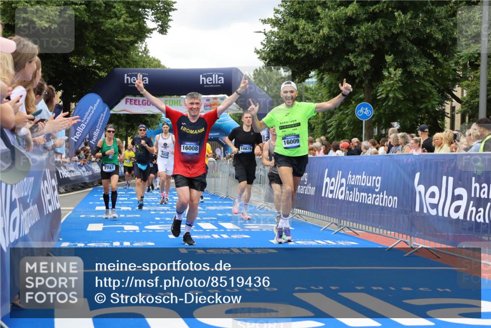 29.06.2025 - hella hamburg halbmarathon Strokosch-Dieckow http://msf.ph/oto/8519436 29.06.2025 10:56:49 Ziel 1955, 2282, 2378, 2741, 2759, 3836, 5418, 6835, 7716, 8825, 8996, 11043, 13816, 14369, 14461, 15097, 15134, 15431, 15712, 16008, 16009, 16043, 16121, 16620, 16679, 17133, 18634 meine-sportfotos.de