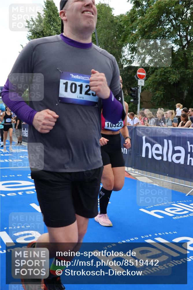29.06.2025 - hella hamburg halbmarathon Strokosch-Dieckow http://msf.ph/oto/8519442 29.06.2025 11:46:15 Ziel 1075, 1230, 2109, 2537, 2805, 2858, 3808, 7240, 7513, 7872, 10123, 10202, 10230, 10322, 11175, 11816, 11817, 13903, 14043, 14130, 15380, 15833, 15876, 16953, 16974, 17541, 19087 meine-sportfotos.de