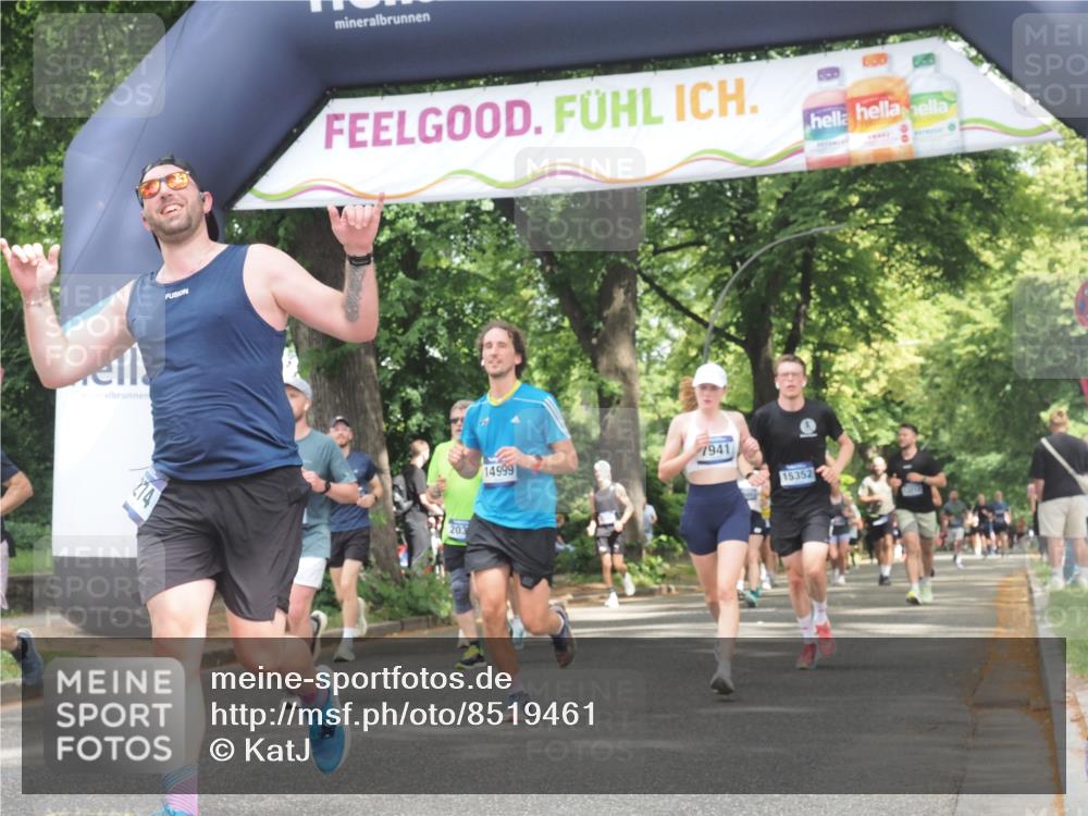 29.06.2025 - hella hamburg halbmarathon KatJ http://msf.ph/oto/8519461 29.06.2025 10:58:55 Zwischen KM18-KM19 2032, 2531, 2961, 6518, 7941, 8274 meine-sportfotos.de