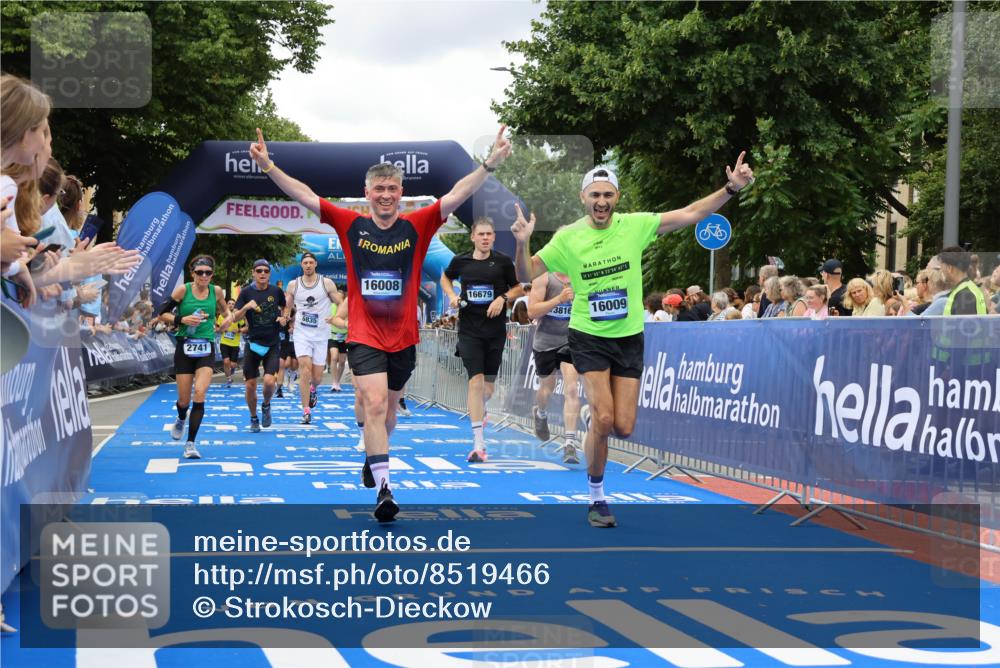 29.06.2025 - hella hamburg halbmarathon Strokosch-Dieckow http://msf.ph/oto/8519466 29.06.2025 10:56:49 Ziel 1955, 2282, 2378, 2741, 2759, 3836, 5418, 6835, 7716, 8825, 8996, 11043, 13816, 14369, 14461, 15097, 15134, 15431, 15712, 16008, 16009, 16043, 16121, 16620, 16679, 17133, 18634 meine-sportfotos.de