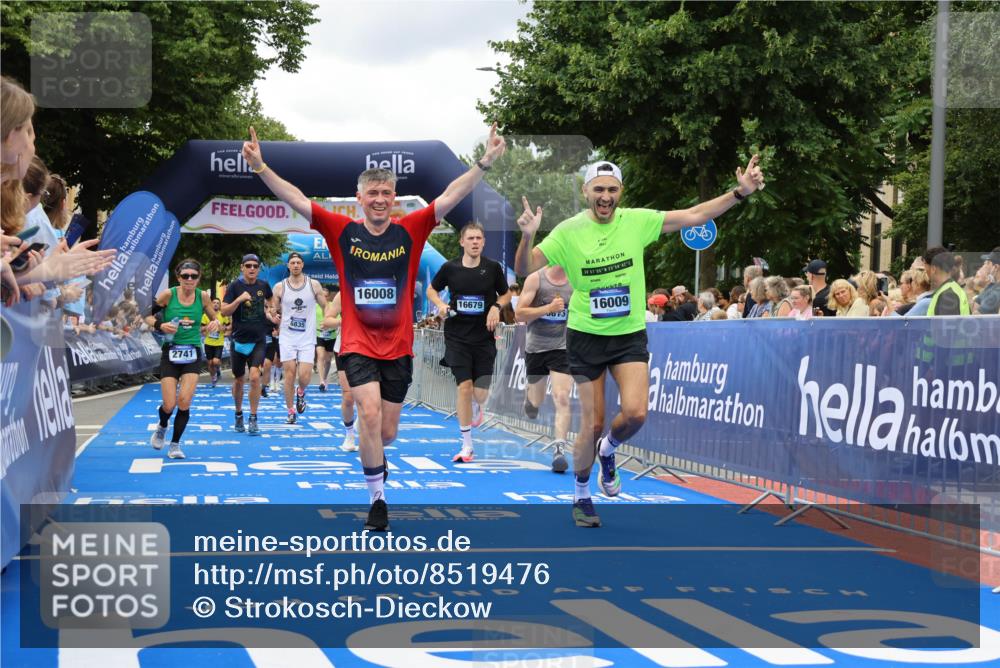 29.06.2025 - hella hamburg halbmarathon Strokosch-Dieckow http://msf.ph/oto/8519476 29.06.2025 10:56:49 Ziel 1955, 2282, 2378, 2741, 2759, 3836, 5418, 6835, 7716, 8825, 8996, 11043, 13816, 14369, 14461, 15097, 15134, 15431, 15712, 16008, 16009, 16043, 16121, 16620, 16679, 17133, 18634 meine-sportfotos.de