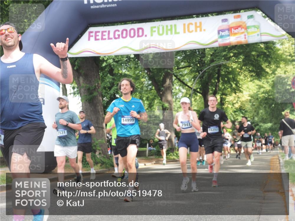 29.06.2025 - hella hamburg halbmarathon KatJ http://msf.ph/oto/8519478 29.06.2025 10:58:55 Zwischen KM18-KM19 2032, 2531, 2961, 6518, 7941, 8274 meine-sportfotos.de