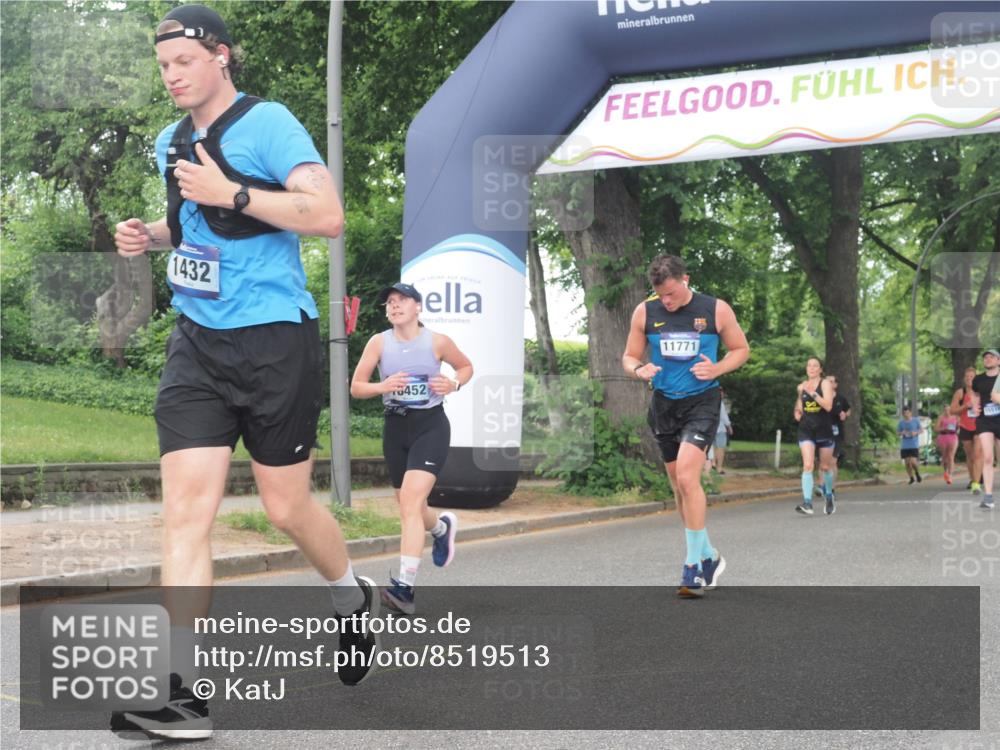 29.06.2025 - hella hamburg halbmarathon KatJ http://msf.ph/oto/8519513 29.06.2025 10:49:16 Zwischen KM18-KM19 1377, 1432, 5763, 7250, 8624 meine-sportfotos.de