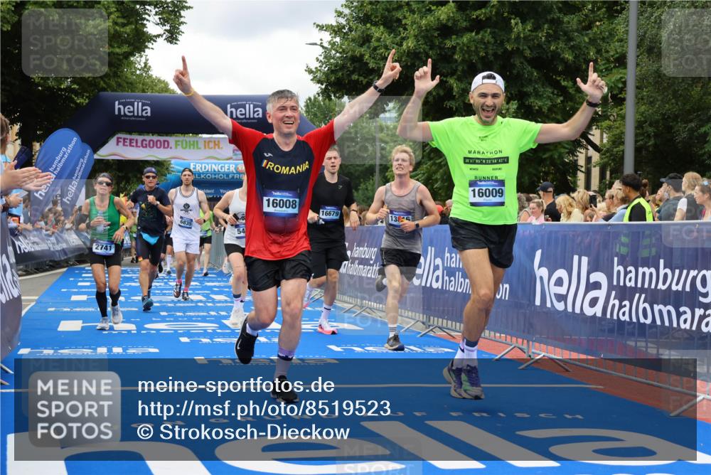 29.06.2025 - hella hamburg halbmarathon Strokosch-Dieckow http://msf.ph/oto/8519523 29.06.2025 10:56:49 Ziel 1955, 2282, 2378, 2741, 2759, 3836, 5418, 6835, 7716, 8825, 8996, 11043, 13816, 14369, 14461, 15097, 15134, 15431, 15712, 16008, 16009, 16043, 16121, 16620, 16679, 17133, 18634 meine-sportfotos.de