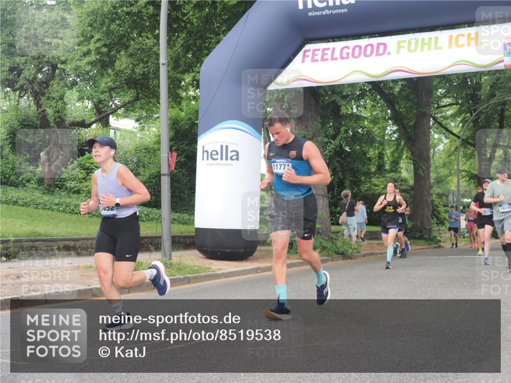 29.06.2025 - hella hamburg halbmarathon KatJ http://msf.ph/oto/8519538 29.06.2025 10:49:16 Zwischen KM18-KM19 1377, 1432, 5763, 7250, 8624 meine-sportfotos.de