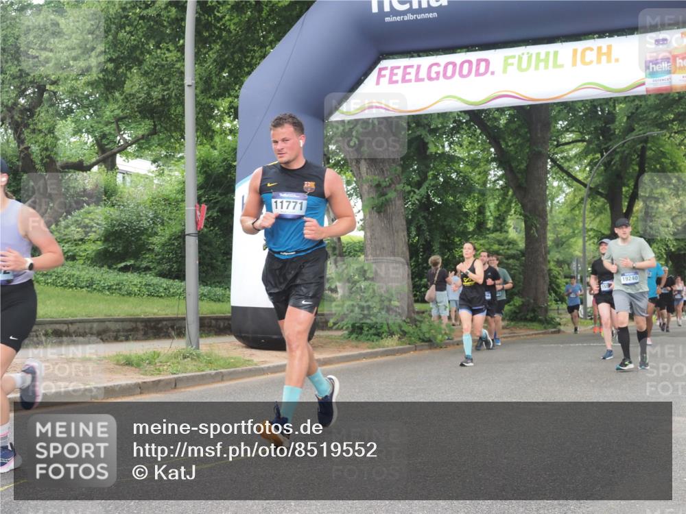 29.06.2025 - hella hamburg halbmarathon KatJ http://msf.ph/oto/8519552 29.06.2025 10:49:17 Zwischen KM18-KM19 1377, 1432, 5763, 7250, 8624 meine-sportfotos.de