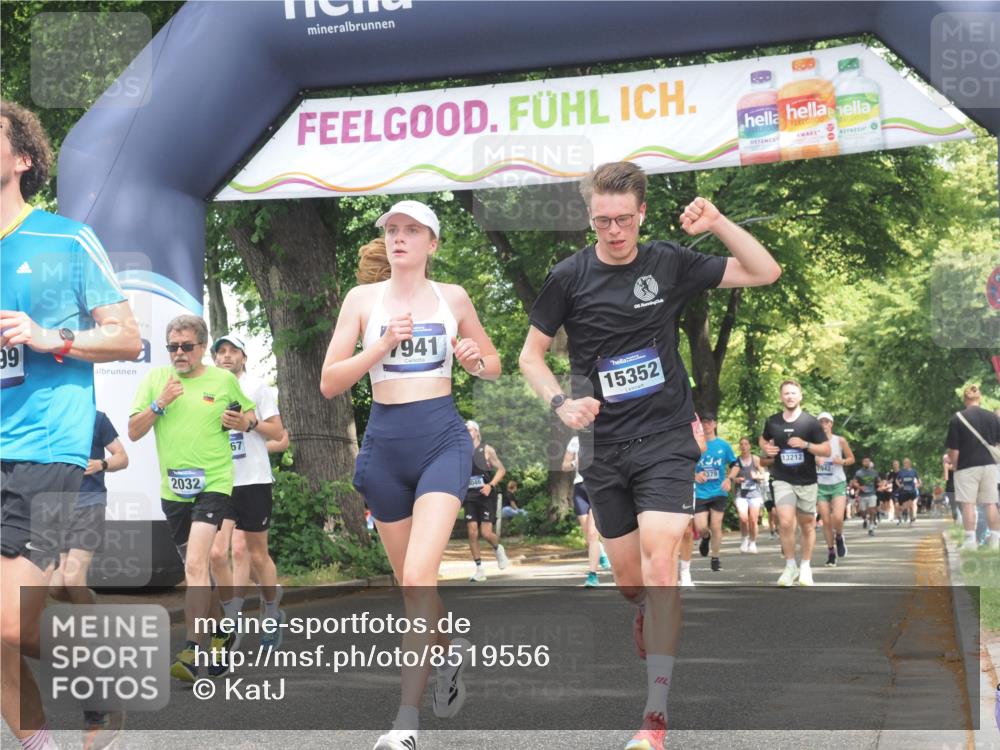 29.06.2025 - hella hamburg halbmarathon KatJ http://msf.ph/oto/8519556 29.06.2025 10:58:56 Zwischen KM18-KM19 2032, 2531, 2961, 6518, 7941, 8274 meine-sportfotos.de