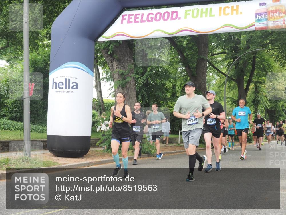 29.06.2025 - hella hamburg halbmarathon KatJ http://msf.ph/oto/8519563 29.06.2025 10:49:18 Zwischen KM18-KM19 1377, 1432, 7250 meine-sportfotos.de