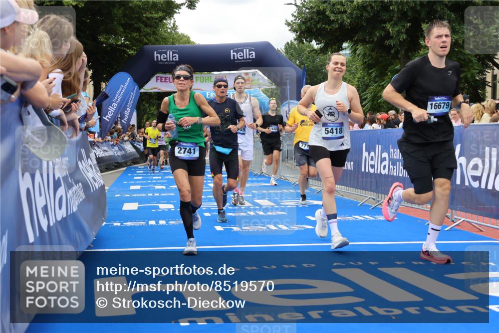 29.06.2025 - hella hamburg halbmarathon Strokosch-Dieckow http://msf.ph/oto/8519570 29.06.2025 10:56:51 Ziel 1955, 2282, 2378, 2741, 2759, 3836, 5033, 5418, 6835, 7716, 8669, 8825, 11043, 11212, 13816, 14461, 14678, 15097, 15431, 16008, 16009, 16620, 16679, 17133 meine-sportfotos.de