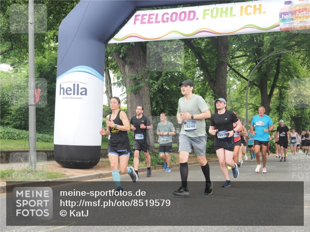 29.06.2025 - hella hamburg halbmarathon KatJ http://msf.ph/oto/8519579 29.06.2025 10:49:18 Zwischen KM18-KM19 1377, 1432, 7250 meine-sportfotos.de