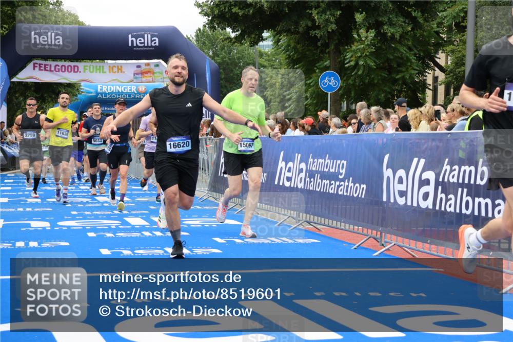 29.06.2025 - hella hamburg halbmarathon Strokosch-Dieckow http://msf.ph/oto/8519601 29.06.2025 10:56:54 Ziel 1485, 1955, 2282, 2378, 2741, 2759, 4299, 5033, 5418, 6835, 7716, 8669, 11043, 11212, 11638, 13816, 14678, 15097, 16008, 16009, 16470, 16620, 16679, 18719, 19091 meine-sportfotos.de