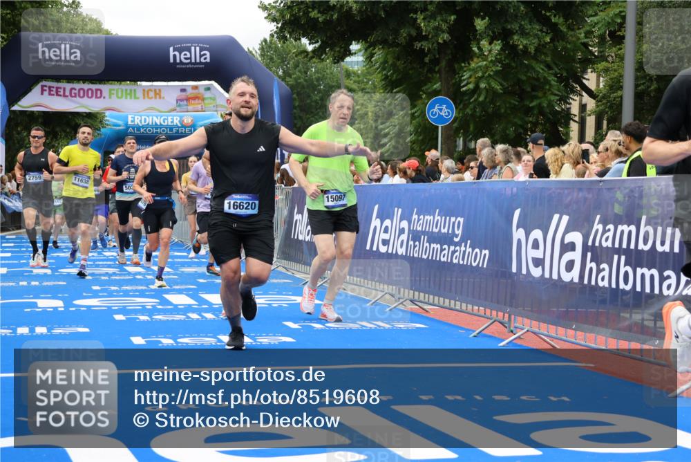 29.06.2025 - hella hamburg halbmarathon Strokosch-Dieckow http://msf.ph/oto/8519608 29.06.2025 10:56:54 Ziel 1485, 1955, 2282, 2378, 2741, 2759, 4299, 5033, 5418, 6835, 7716, 8669, 11043, 11212, 11638, 13816, 14678, 15097, 16008, 16009, 16470, 16620, 16679, 18719, 19091 meine-sportfotos.de