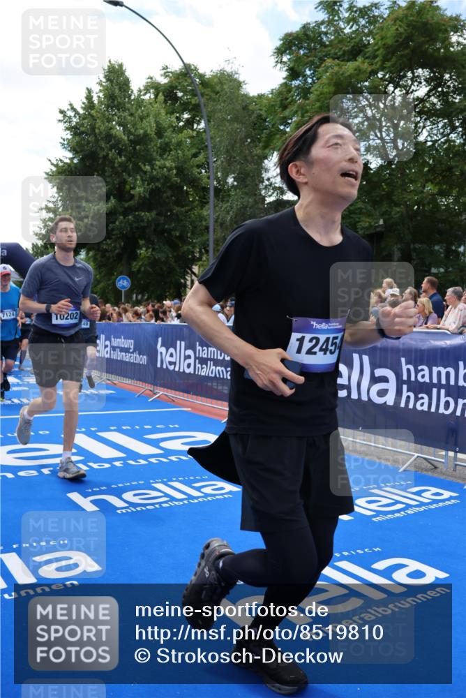 29.06.2025 - hella hamburg halbmarathon Strokosch-Dieckow http://msf.ph/oto/8519810 29.06.2025 11:46:23 Ziel 1075, 1586, 2109, 2537, 2805, 5224, 5549, 5654, 7124, 7240, 7513, 7872, 8065, 8107, 10202, 10230, 10888, 11175, 11816, 11817, 11923, 12343, 13903, 14170, 16974, 17139, 17170, 17541, 18332, 18934, 18935, 19087 meine-sportfotos.de