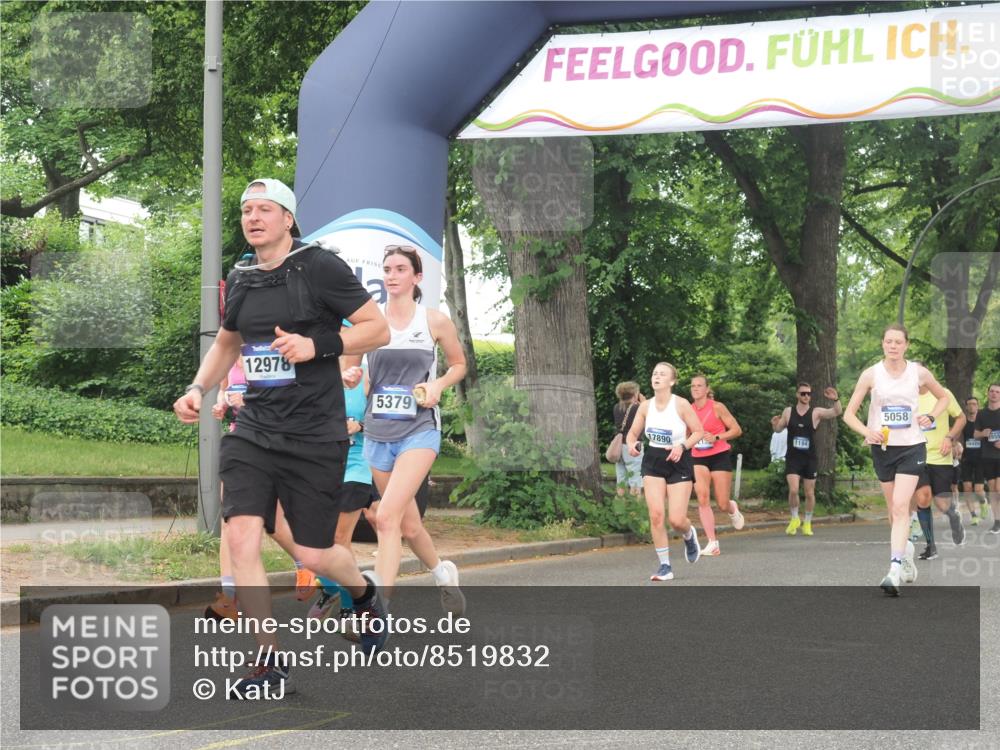 29.06.2025 - hella hamburg halbmarathon KatJ http://msf.ph/oto/8519832 29.06.2025 10:49:25 Zwischen KM18-KM19 1147, 3625, 5058, 5379 meine-sportfotos.de