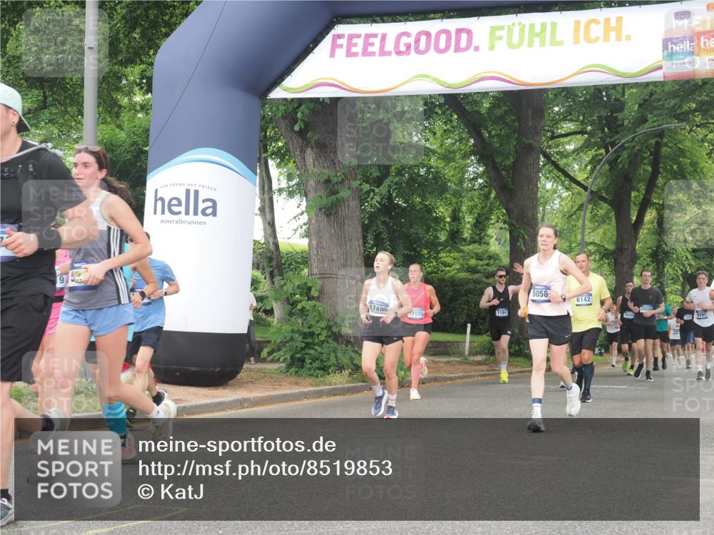 29.06.2025 - hella hamburg halbmarathon KatJ http://msf.ph/oto/8519853 29.06.2025 10:49:25 Zwischen KM18-KM19 1147, 3625, 5058, 5379 meine-sportfotos.de