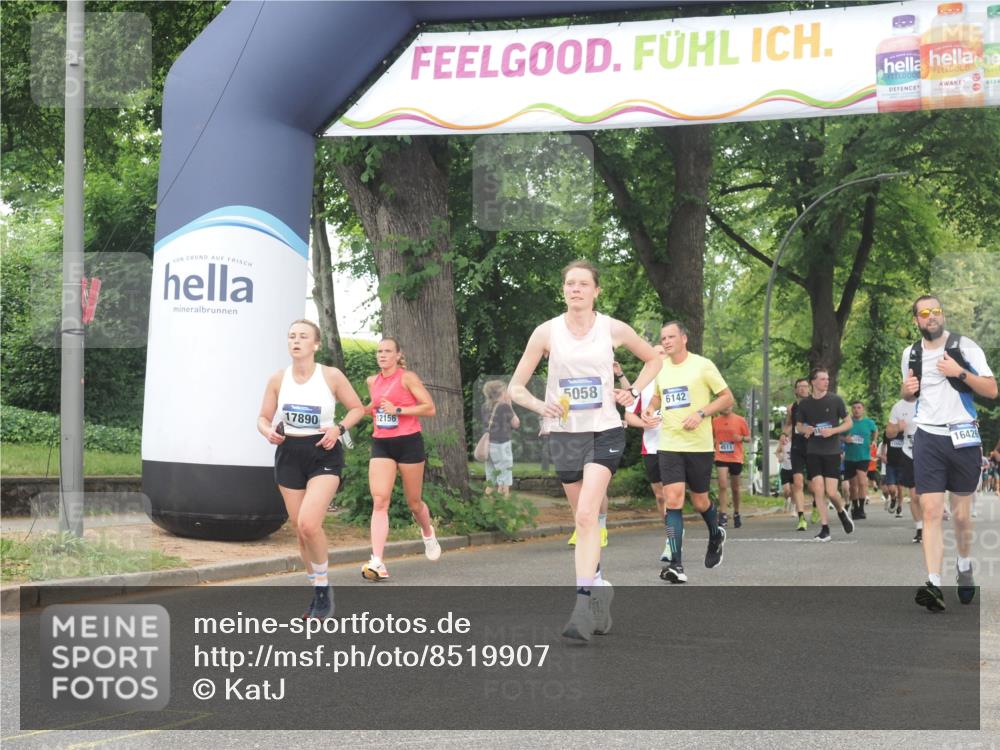 29.06.2025 - hella hamburg halbmarathon KatJ http://msf.ph/oto/8519907 29.06.2025 10:49:26 Zwischen KM18-KM19 1147, 3625, 5058, 5379, 6142 meine-sportfotos.de