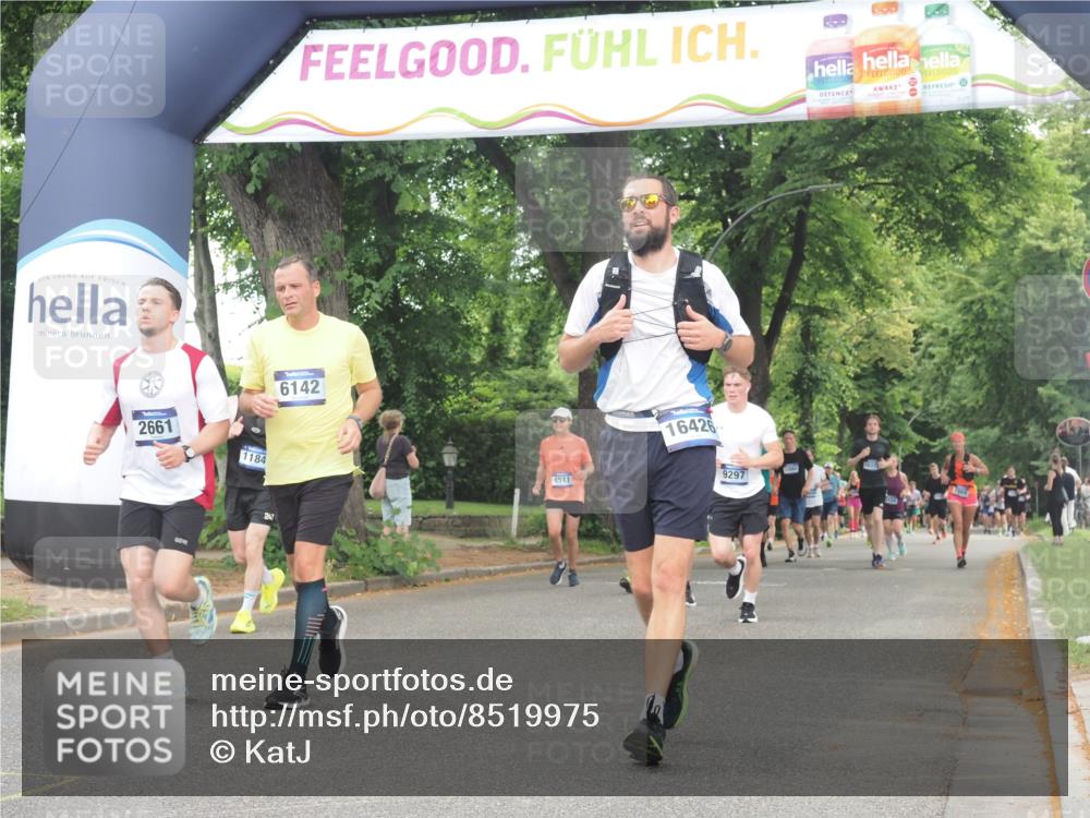 29.06.2025 - hella hamburg halbmarathon KatJ http://msf.ph/oto/8519975 29.06.2025 10:49:28 Zwischen KM18-KM19 1147, 1184, 2661, 3625, 5058, 5379, 6142 meine-sportfotos.de