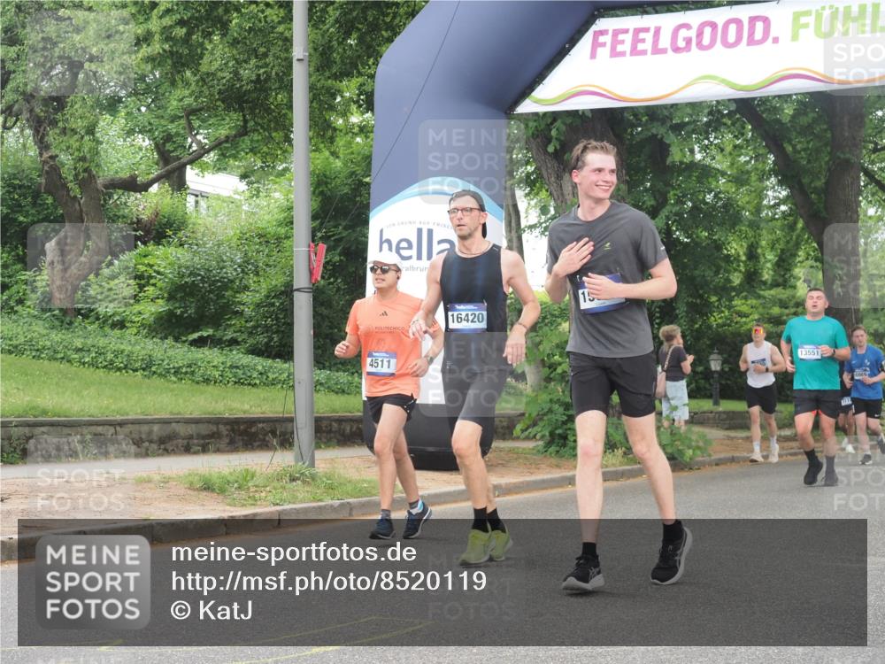 29.06.2025 - hella hamburg halbmarathon KatJ http://msf.ph/oto/8520119 29.06.2025 10:49:32 Zwischen KM18-KM19 1184, 2661, 4511, 5058, 6142, 7869 meine-sportfotos.de