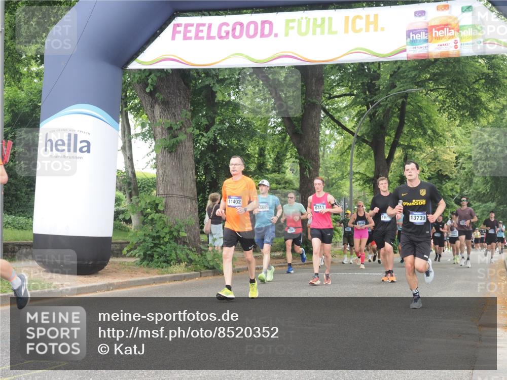 29.06.2025 - hella hamburg halbmarathon KatJ http://msf.ph/oto/8520352 29.06.2025 10:49:39 Zwischen KM18-KM19 1114, 1940, 4859, 7869 meine-sportfotos.de