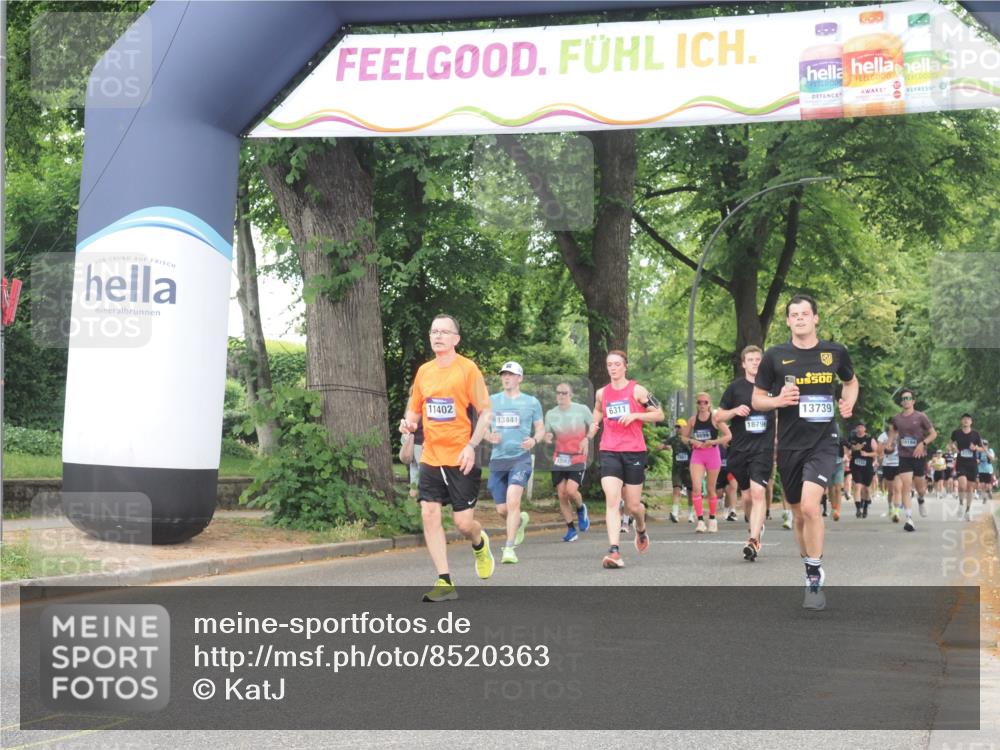 29.06.2025 - hella hamburg halbmarathon KatJ http://msf.ph/oto/8520363 29.06.2025 10:49:39 Zwischen KM18-KM19 1114, 1940, 4859, 7869 meine-sportfotos.de