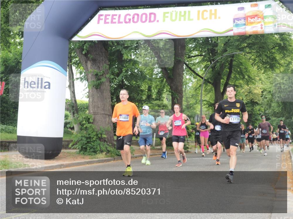 29.06.2025 - hella hamburg halbmarathon KatJ http://msf.ph/oto/8520371 29.06.2025 10:49:39 Zwischen KM18-KM19 1114, 1940, 4859, 7869 meine-sportfotos.de