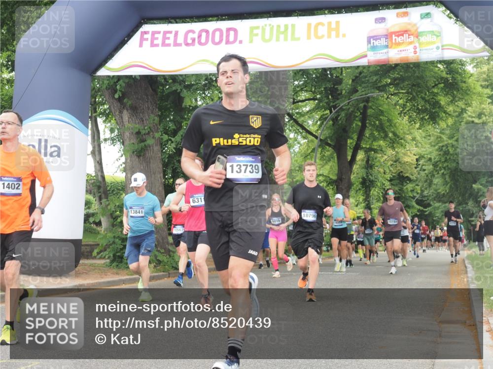 29.06.2025 - hella hamburg halbmarathon KatJ http://msf.ph/oto/8520439 29.06.2025 10:49:41 Zwischen KM18-KM19 1114, 1940, 4859, 6311 meine-sportfotos.de