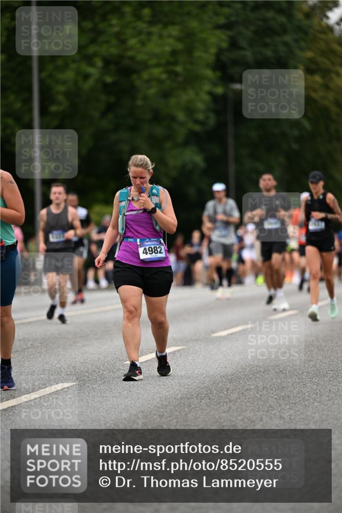 29.06.2025 - hella hamburg halbmarathon Dr. Thomas Lammeyer http://msf.ph/oto/8520555 29.06.2025 10:33:48 Kennedybrücke 1192, 1694, 1869, 2699, 3311, 3613, 4700, 4982, 5063, 5249, 5250, 5322, 7449, 8388, 8560, 10068, 10162, 11376 meine-sportfotos.de